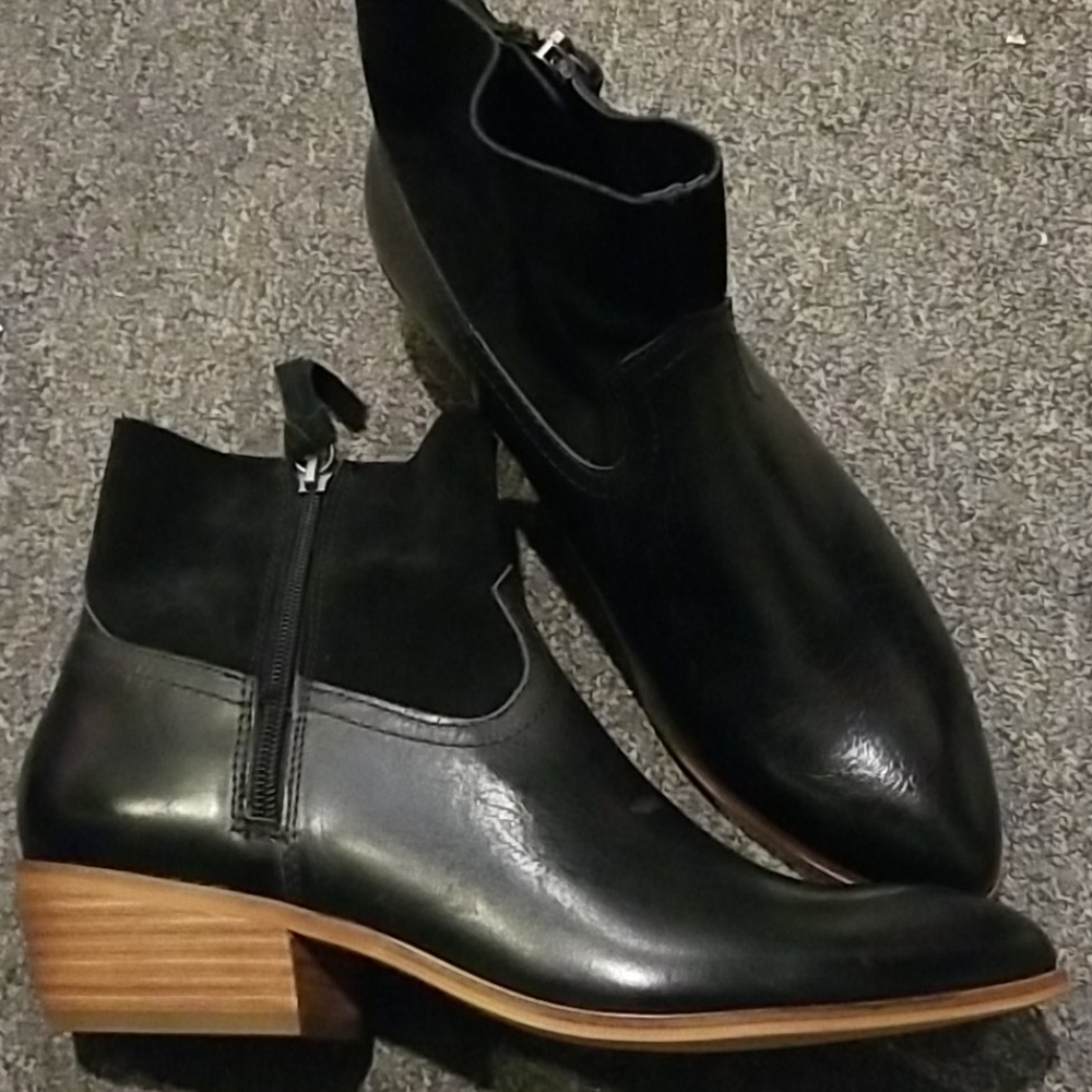 Frye and Co rubie zip boots New size9 Black